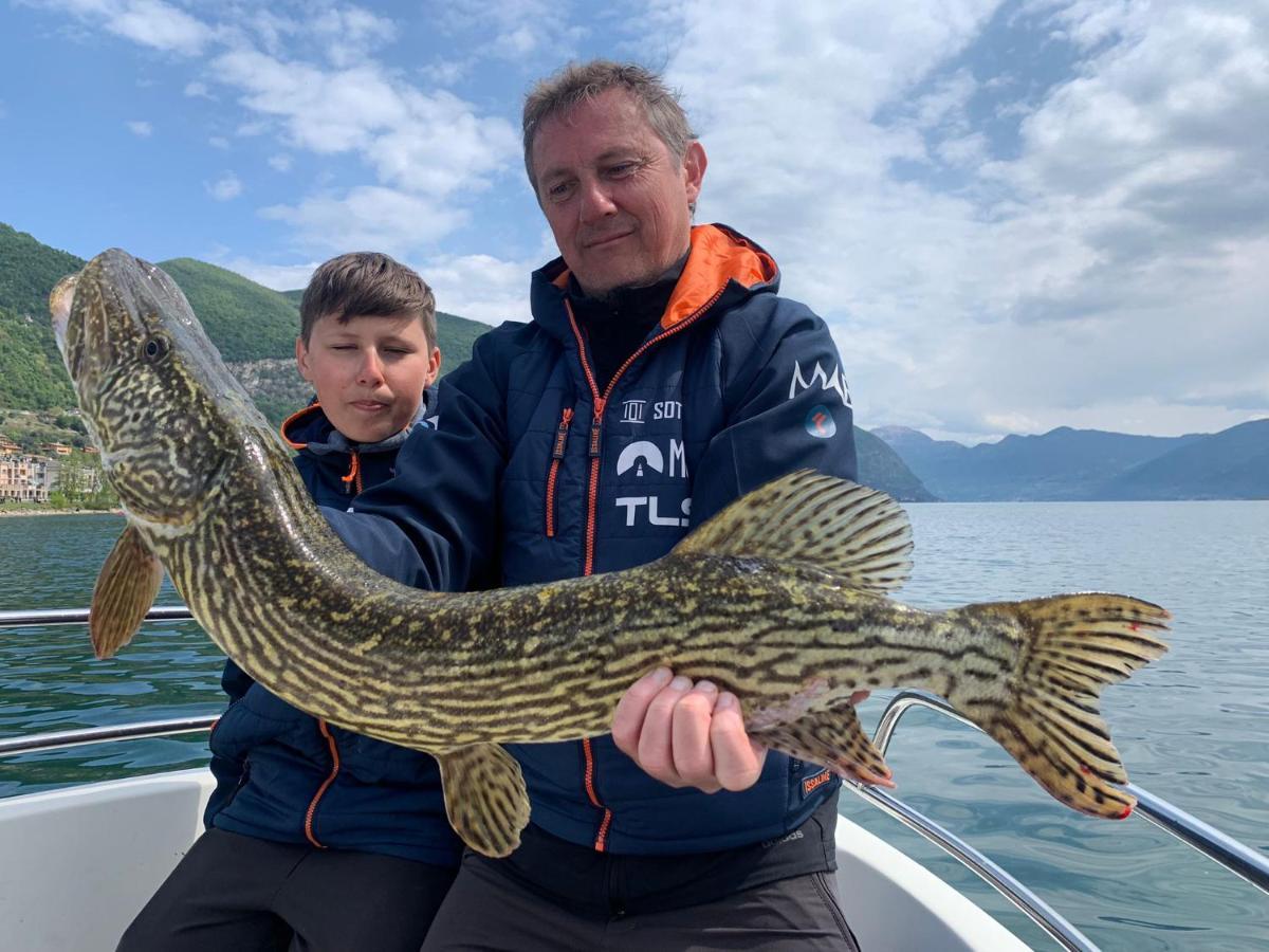 In Riva Al Lago Di Iseo Dependance Primo Piano Marone Exterior foto